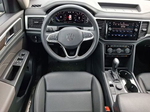 Used 2023 Volkswagen Atlas SE w/ Black Wheel Package AWD/4WD image 11