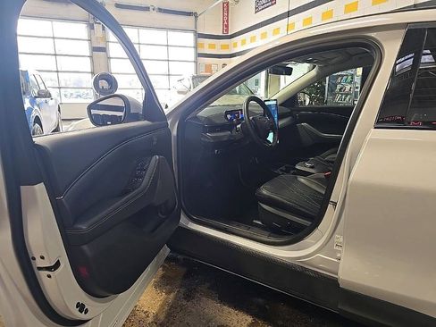 Used 2022 Ford Mustang Mach-E Select image 9