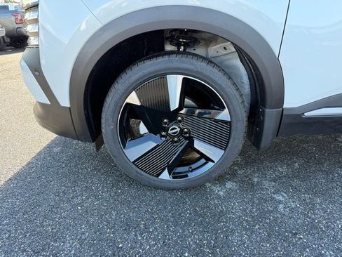 New 2026 Nissan Kicks SR w/ Cold Weather Package AWD/4WD image 9