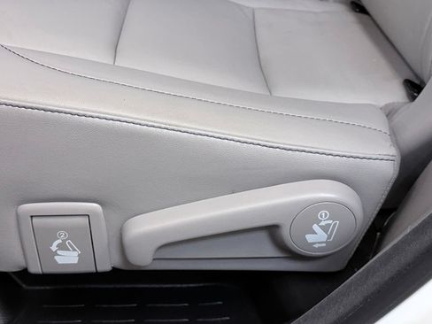 Used 2017 Toyota Highlander XLE AWD/4WD image 18