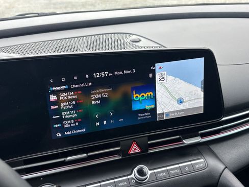 Used 2025 Hyundai Elantra Limited image 20