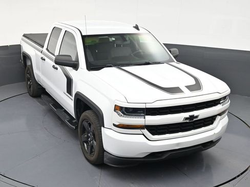 Used 2018 Chevrolet Silverado 1500 Custom w/ Custom Value Package RWD image 18