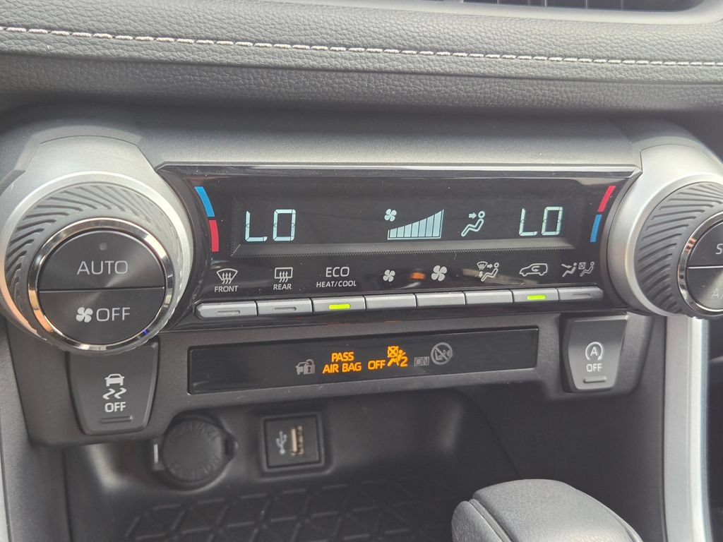 Used 2025 Toyota RAV4 XLE AWD/4WD image 26