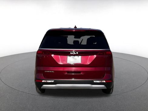Used 2024 Kia Carnival LX image 12