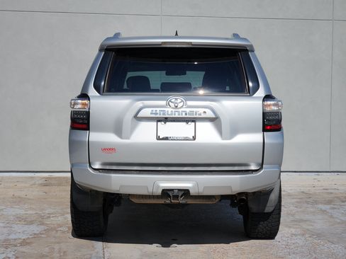 Used 2016 Toyota 4Runner SR5 AWD/4WD image 6