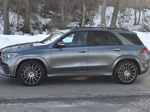 Used 2022 Mercedes-Benz GLE 350 4MATIC w/ AMG Line Exterior image 3
