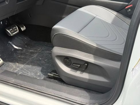 New 2026 Volkswagen Tiguan SE R-Line AWD/4WD image 12