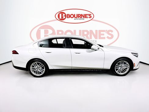 Used 2025 BMW 530i xDrive xDrive w/Navigation,Leather,Su image 12