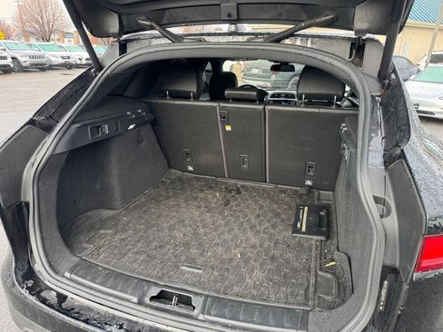 Used 2018 Jaguar F-PACE Premium image 20