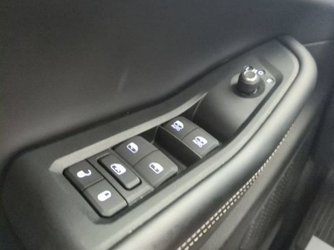 Used 2025 Jeep Grand Cherokee Laredo X w/ Luxury Tech Group I AWD/4WD image 31