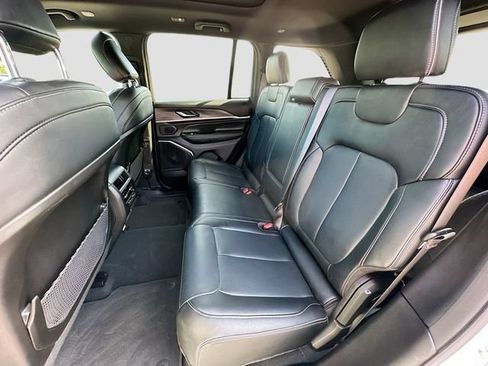 Used 2025 Jeep Grand Cherokee Overland AWD/4WD image 25
