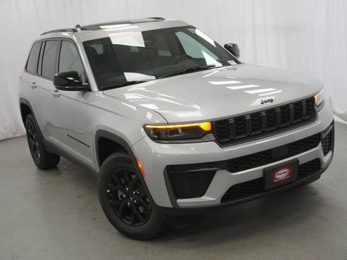 New 2026 Jeep Grand Cherokee Altitude AWD/4WD image 8