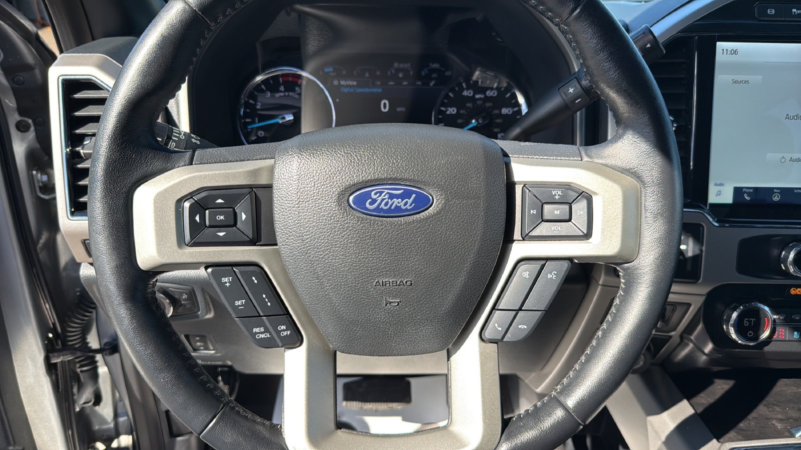 Used 2022 Ford F350 Lariat w/ Lariat Ultimate Package AWD/4WD image 14