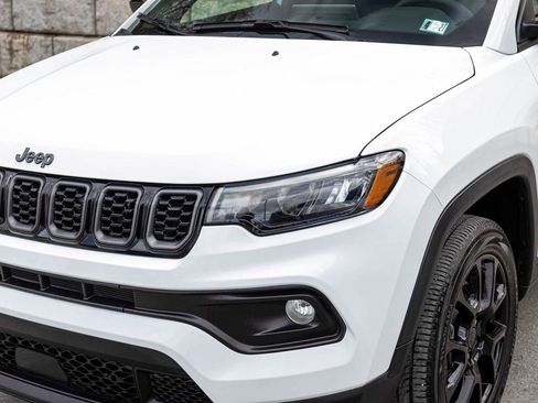 Used 2025 Jeep Compass Latitude w/ Convenience Group image 32