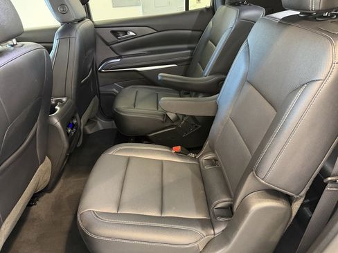 Used 2025 Chevrolet Traverse LT image 26