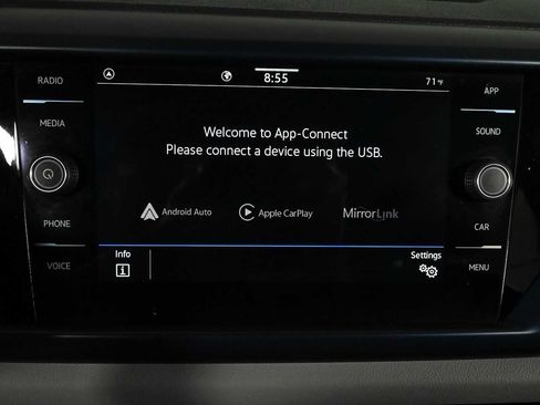 Certified 2022 Volkswagen Taos SE FWD image 5