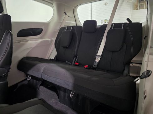 Used 2024 Chrysler Voyager LX image 21