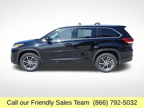 Used 2017 Toyota Highlander XLE AWD/4WD image 2