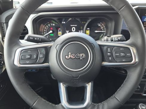 Used 2025 Jeep Wrangler Unlimited Sahara AWD/4WD image 20
