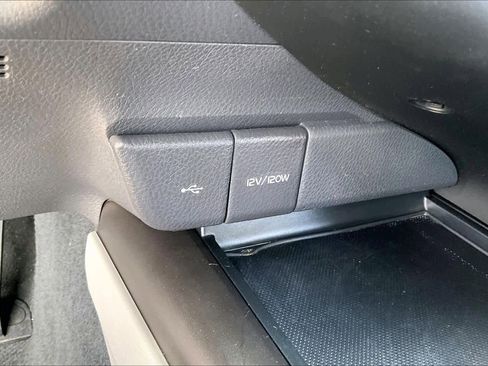 Used 2024 Toyota Camry SE image 35