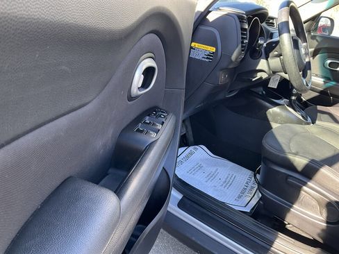 Used 2019 Kia Soul image 19