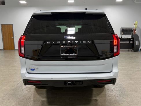 New 2026 Ford Expedition Active image 5