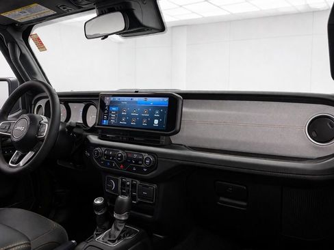 Used 2024 Jeep Wrangler Unlimited Sahara image 17