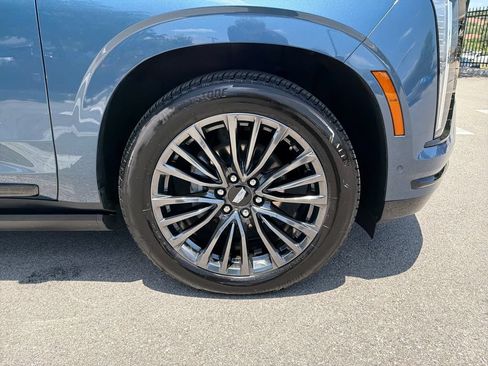 Certified 2025 Cadillac Escalade Sport Platinum AWD/4WD image 15