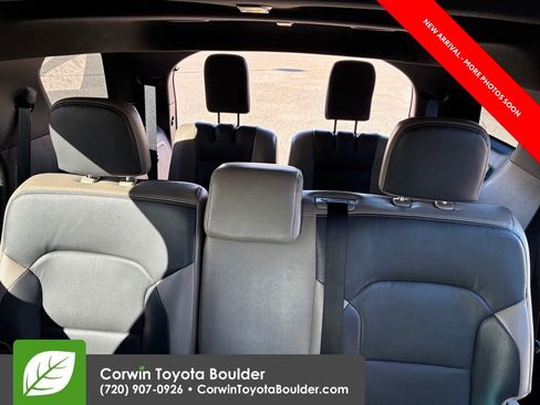 Used 2018 Ford Explorer XLT image 13