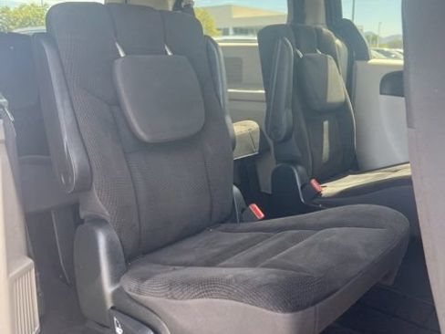 Used 2018 Dodge Grand Caravan SE w/ UConnect Hands-Free Group FWD image 30