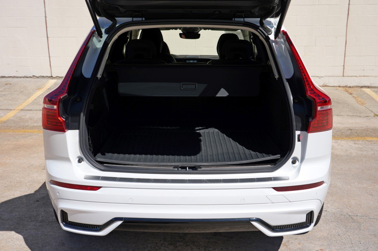 Used 2024 Volvo XC60 T8 Ultimate w/ Protection Package Premier AWD/4WD image 10
