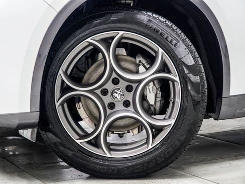 Used 2023 Alfa Romeo Stelvio Ti AWD/4WD image 3