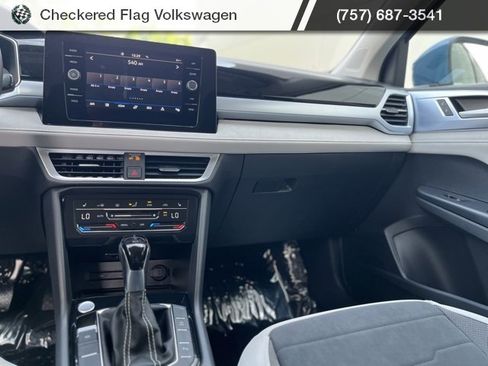 New 2025 Volkswagen Taos SE image 6