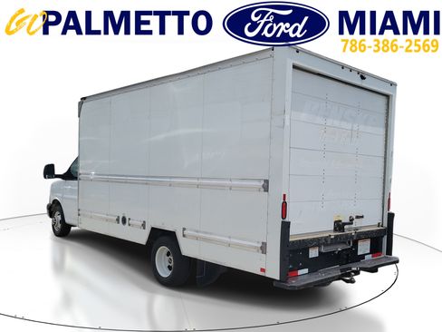 Used 2021 GMC Savana 3500 Extended w/ Power Convenience Package RWD image 4