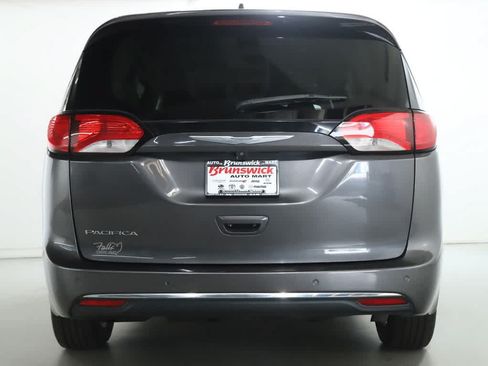Used 2017 Chrysler Pacifica Touring-L Plus w/ Tire & Wheel Group FWD image 42