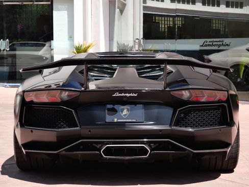 Used 2015 Lamborghini Aventador LP 700-4 image 4