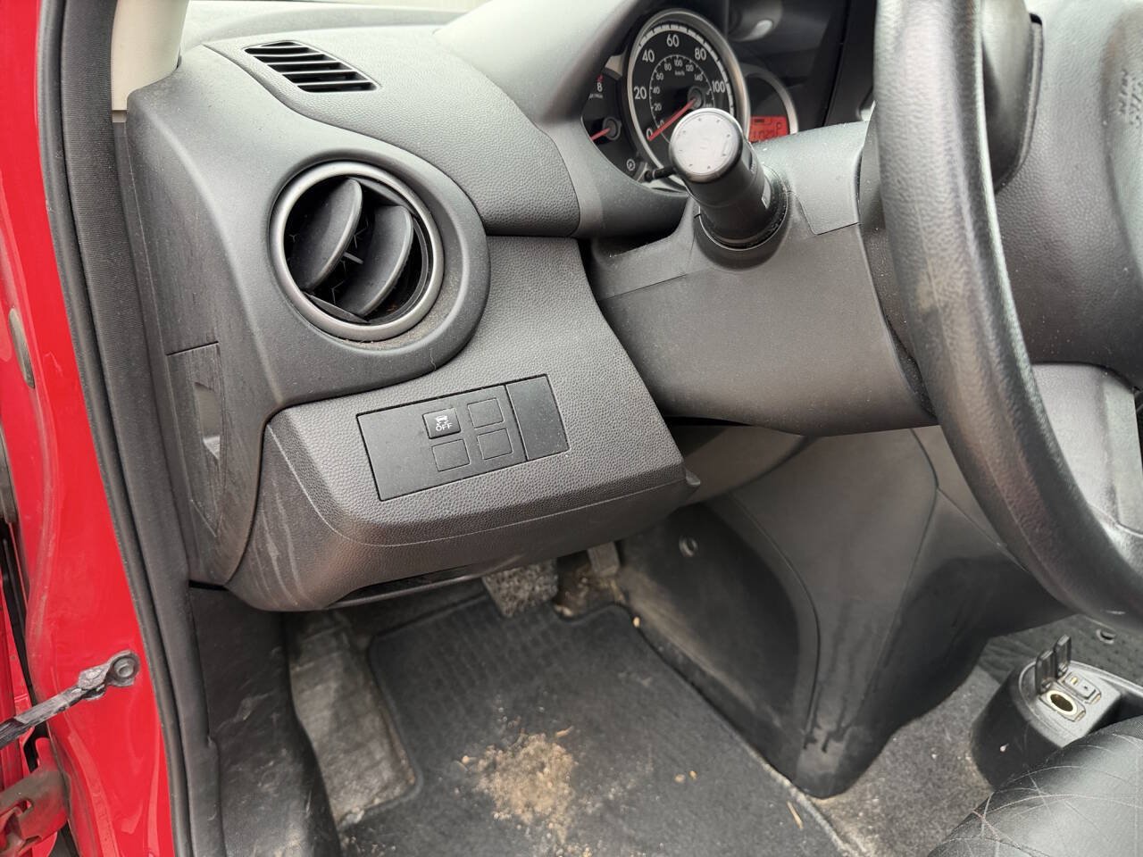 Used 2013 MAZDA MAZDA2 Sport FWD image 33