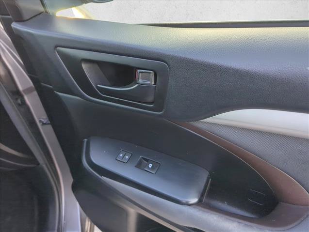 Used 2017 Toyota Highlander LE AWD/4WD image 23