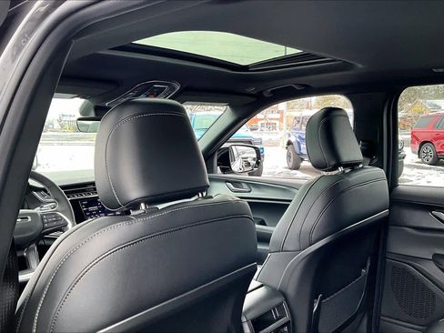 New 2025 Jeep Grand Cherokee Altitude image 12