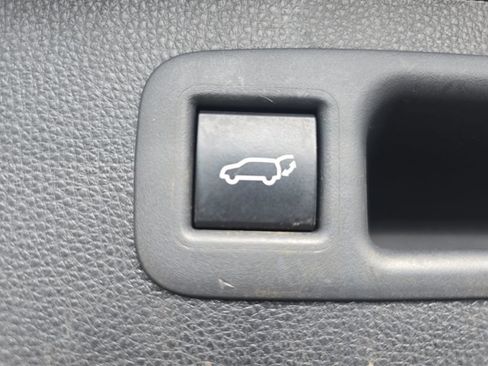 Used 2020 Toyota Highlander XLE AWD/4WD image 15