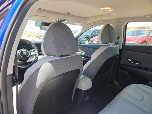 Used 2025 Hyundai Elantra Limited FWD image 28