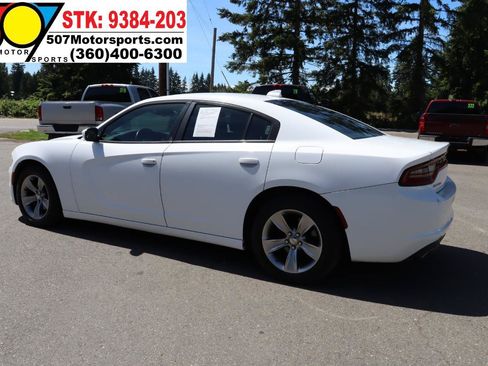 Used 2016 Dodge Charger SXT RWD image 5