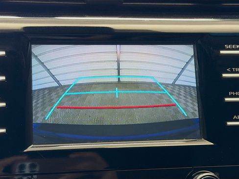 Used 2018 Toyota Camry SE FWD image 16