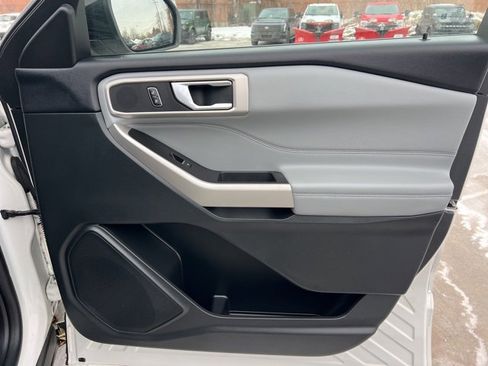 Used 2022 Ford Explorer XLT w/ Equipment Group 202A image 10