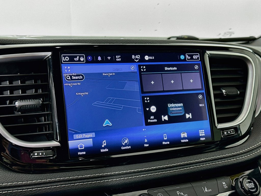 Certified 2025 Chrysler Pacifica Limited FWD image 24