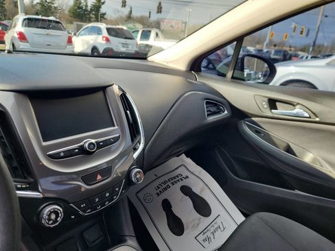Used 2018 Chevrolet Cruze LT w/ Convenience Package image 18
