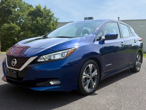 Used 2018 Nissan Leaf SV w/ SV Technology Package FWD image 1