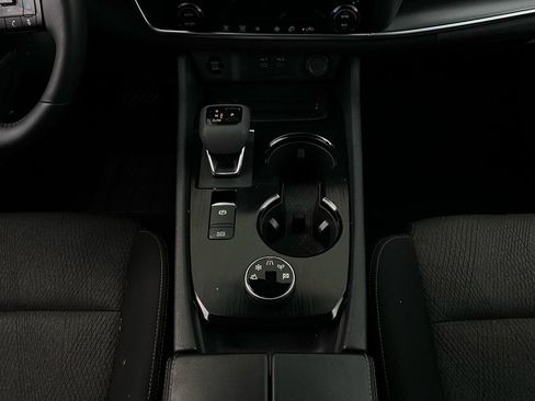 Used 2025 Nissan Rogue SV image 14