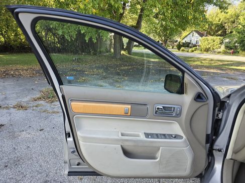 Used 2009 Lincoln MKZ image 7