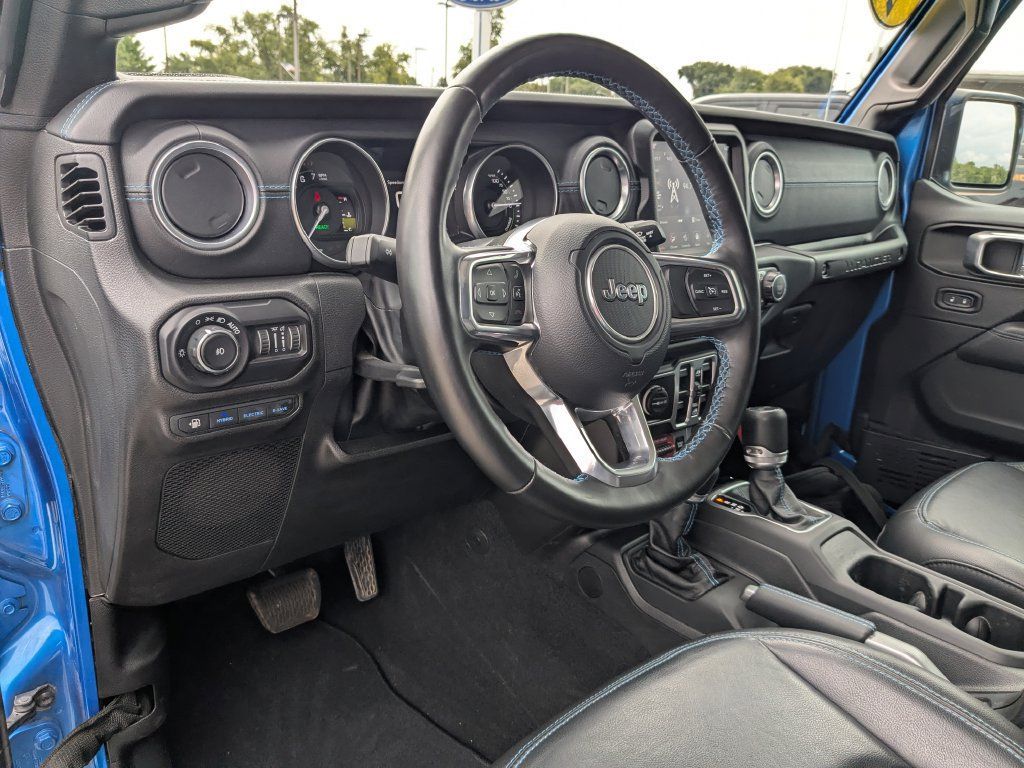 Used 2022 Jeep Wrangler Unlimited Rubicon 4xe w/ Cold Weather Group AWD/4WD image 10